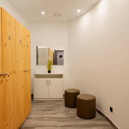 Magelan - 5 Sterne Mit Balkon Fuer 3 Personen * ווסטרו